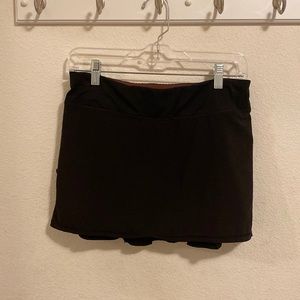 Black lululemon skirt. Size 6.